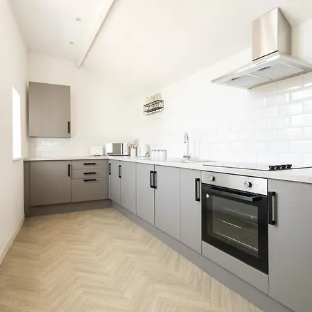 Apartment Host & - High Street *