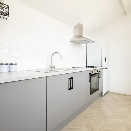Host & - High Street Apartment