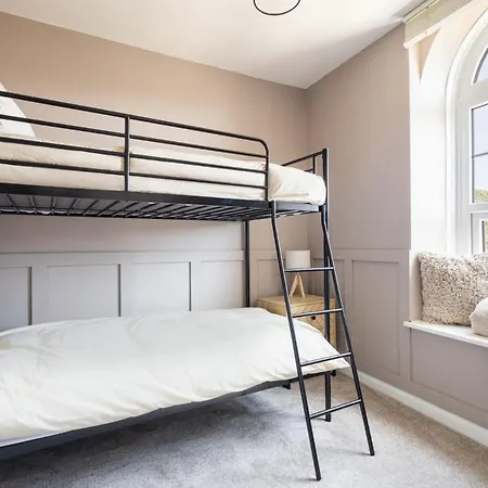 Host & - High Street Apartment Loftus